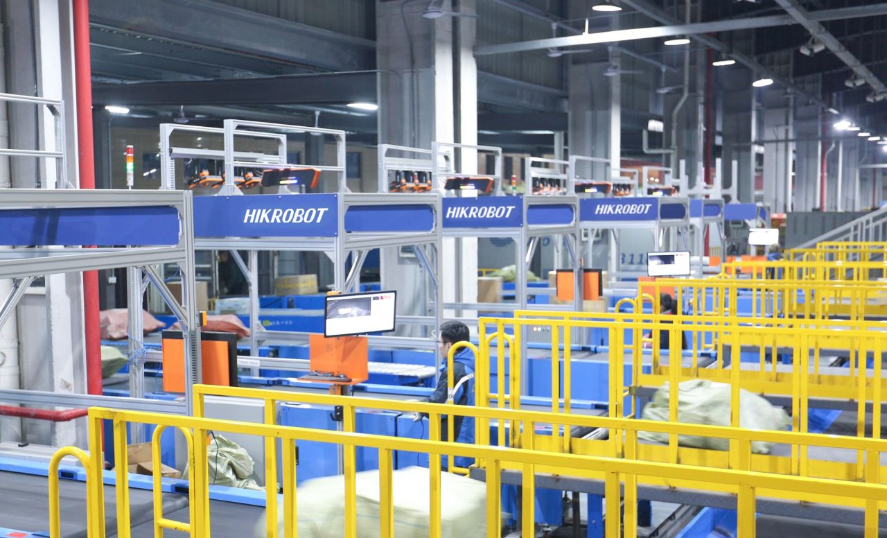 HIKROBOT-branded vision inspection and sortation line in operation with an operator station